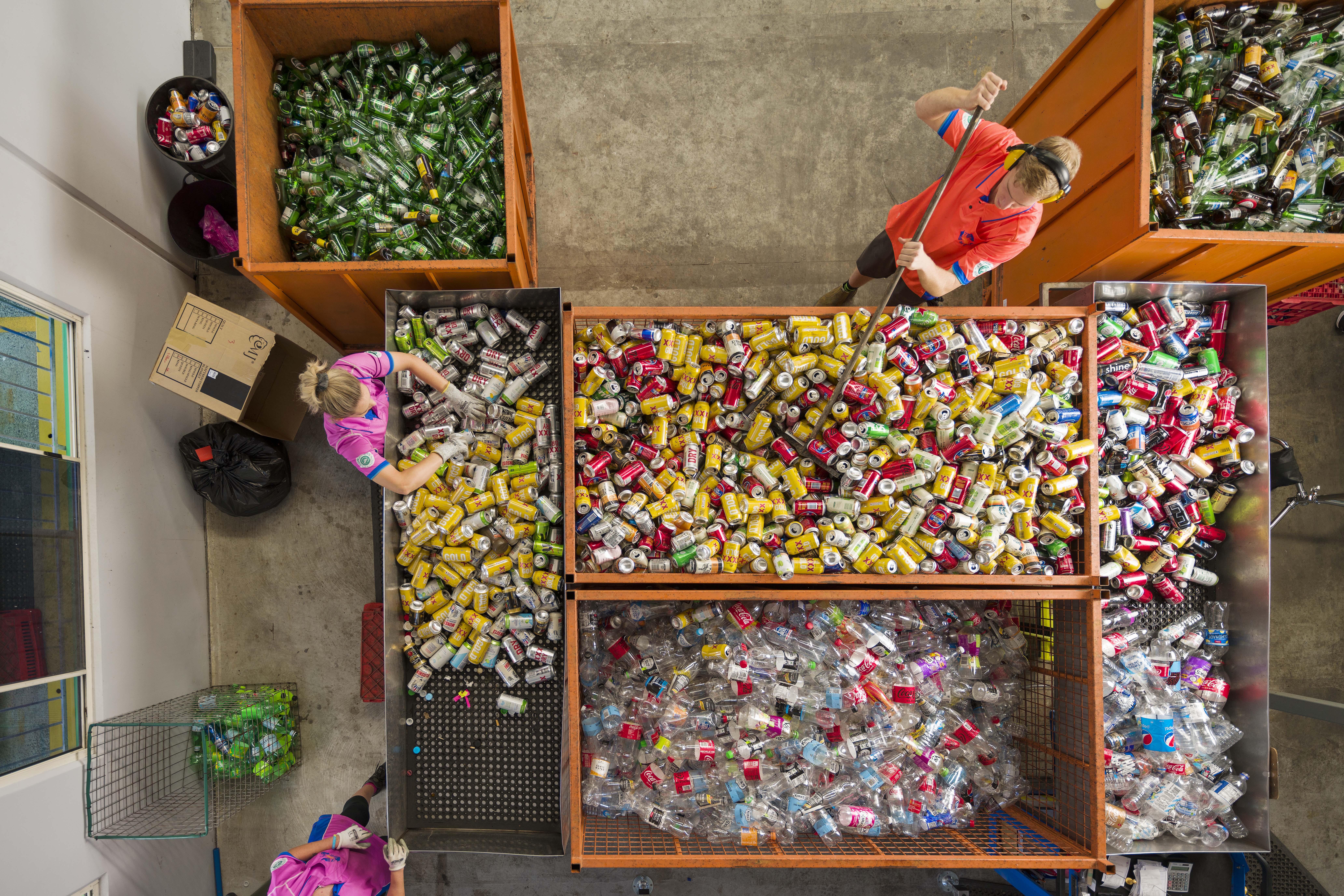 workers sorting aluminium cans